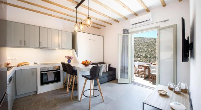 Droufakos’ home, Lux seafront apartment w. View