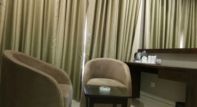 Hotel Kingsway, Забронировать Отель Отели штата Махараштры с завтраком, Завтраки