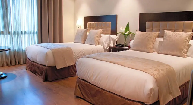 Четырёхместный номер Standard Hotel Crowne Plaza Madrid Airport