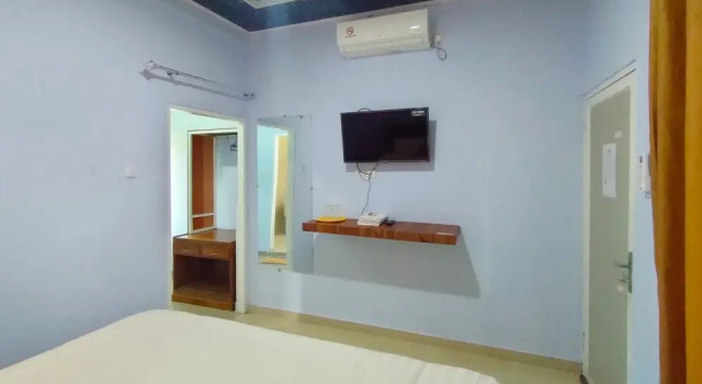 RedDoorz Syariah Near Stasiun Wates