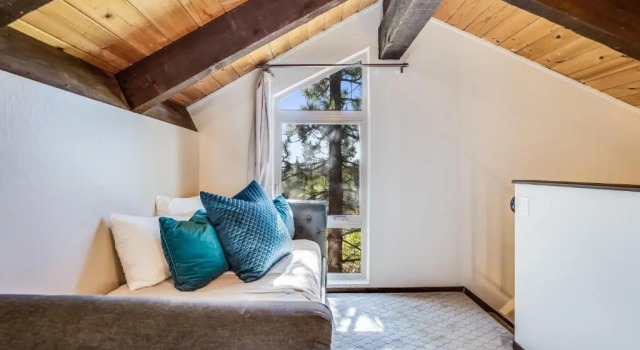 Pinegrove by Avantstay Beautiful Villas Condo Just Outside Tahoe City!