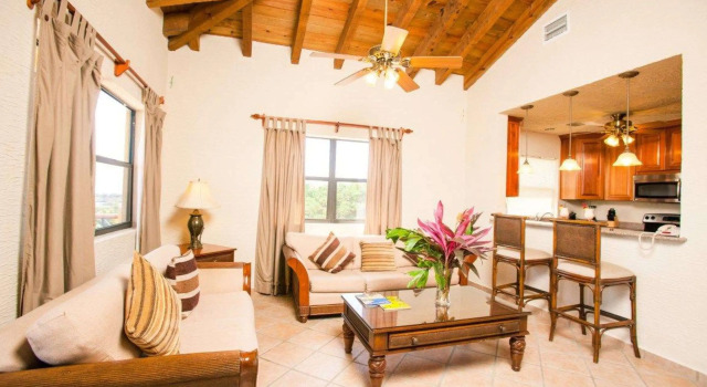 Четырёхместный люкс Clarion Suites Roatan at Pineapple Villas