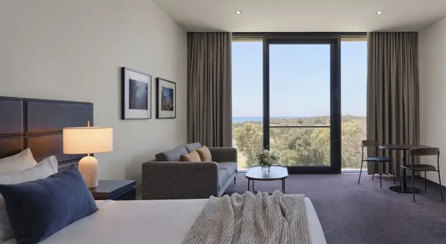 Номер Standard с балконом и с видом на океан RACV Torquay Resort