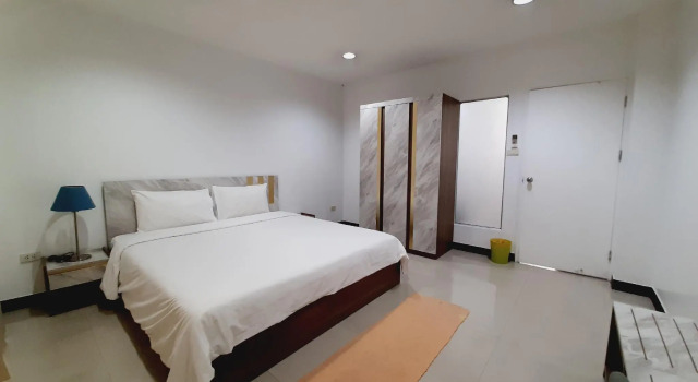 Люкс City Plaza Nana Hotel