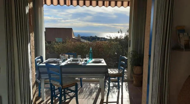 Апартаменты "TI SABLE" Agréable studio climatisé, Jolie Vue Mer, Piscine à Cavalaire sur Mer Golfe de St-Tropez
