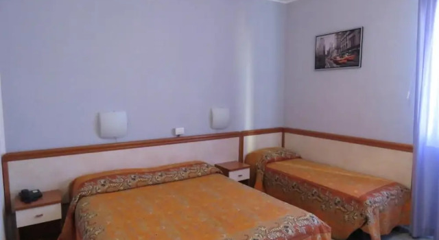 Habitación triple Clásica Hotel Marta