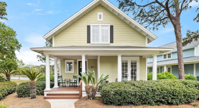 Коттедж 1322 Laurel Grove 3 Bedroom Home by RedAwning