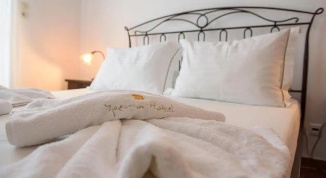 Двухместный номер Standard с видом на бассейн Yperia Hotel