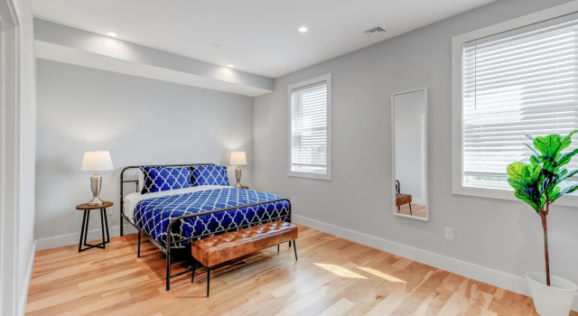 Luxury 3BD/2BA Near Logan Airport and T station, Забронировать Отель Бостон Бостон