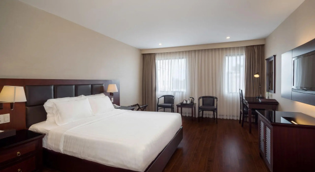 Кровать в общем номере AnThai Saigon Hotel
