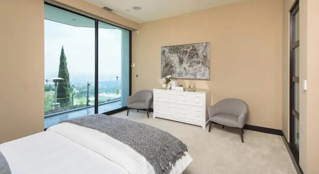 Beverly Crest: Ultra-private BH Retreat w/ Infinity Pool & Skyline Vistas, Забронировать Дом для отпуска Коттеджи Лос-Анджелеса, рядом с Greystone Mansion, Коттедж