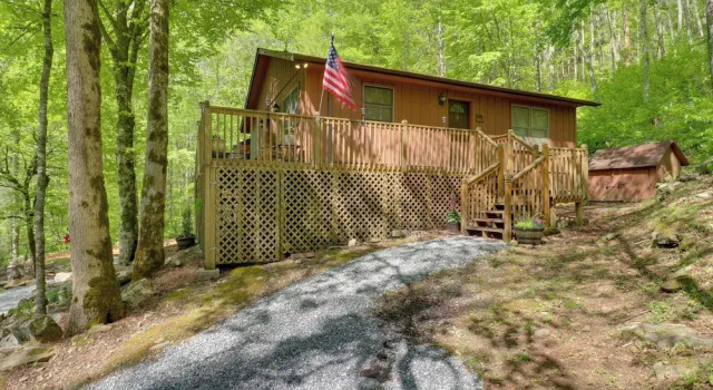 Коттедж Cozy Whittier Home w/ Fire Pits < 15 Mi to Hiking!