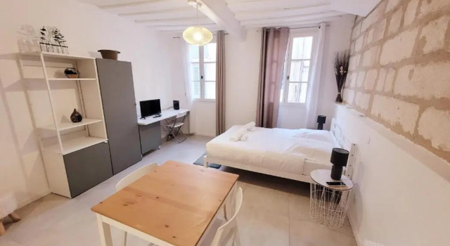 Studio Near The Ramparts Of Avignon