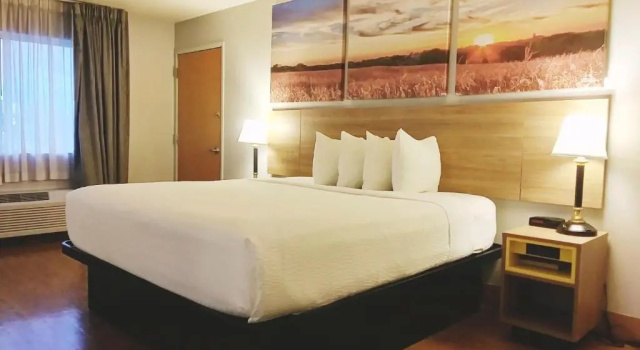 Двухместный люкс Days Inn by Wyndham Osage Beach Lake of the Ozarks