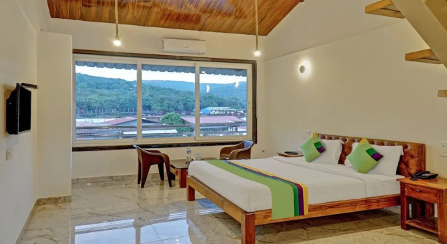Hotel Lake Paradise