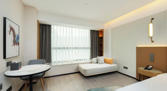 Номер Superior Grand Mercure Guangzhou Baiyun International Airport