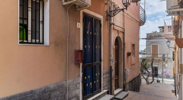 Comfortable Holiday Home in Aci Trezza Near the Sea