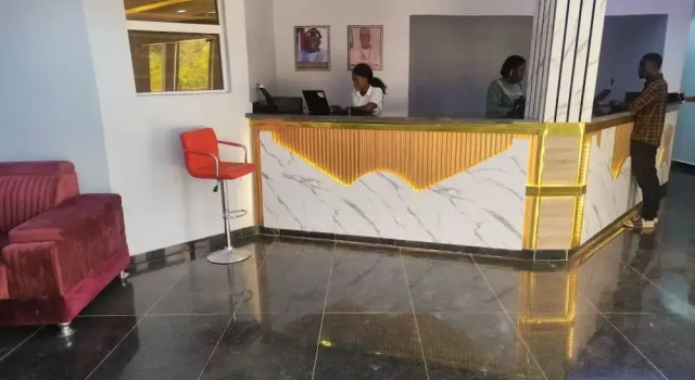 Glossy Luxury Hotel, Rezervovat Hotel Hotely v Akure s parkováním, Parkování