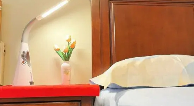 AC-Emilys Nest 1 Bedroom Shared Bathroom Free Parking Self Check-in, Забронировать Отель Кокуитлам Lower Mainland British Columbia