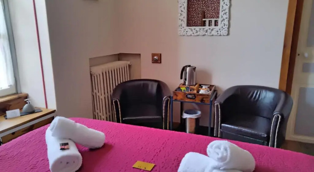 No.15 chambre dhote, Varaa Hotelli Charroux Allier