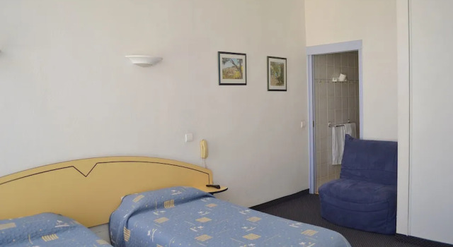 Трёхместный номер Standard Modern Hôtel