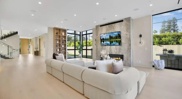 Amestoy Modern: Stunning 4BR Estate With Theater & Gym