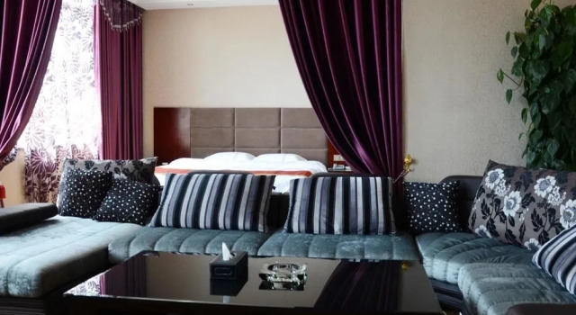 Linxia Hotel(临夏饭店), Book Hotel Hoteller i Linxia med parkering, Parkering