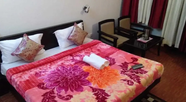 OYO 4044 The Raikwals Hotel, Rezervovat Hotel Nainital Uttarakhand