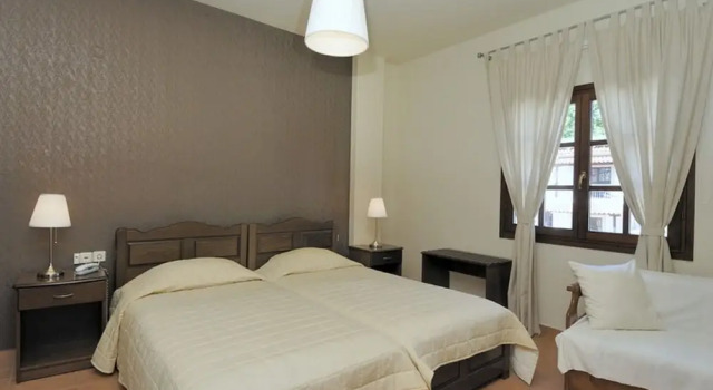 Трёхместный номер Standard с балконом и с красивым видом из окна Enalion Hotel