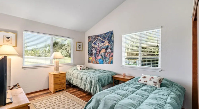 Kathy's Korner - Pet Friendy With Large Deck! 3 Bedroom Home, Buchen Sie Hotel Pine Mountain Lake USA