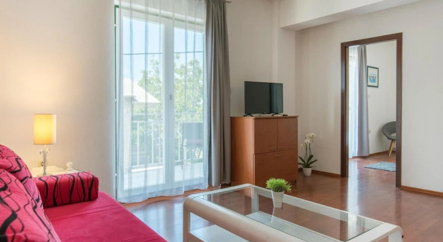 Awesome Home in Podstrana with Hot Tub, WiFi & 2 Bedrooms, Rezerwuj Hotel Stara Podstrana 