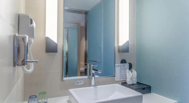 Двухместный номер Standard Holiday Inn Express - Yaan City Center by IHG