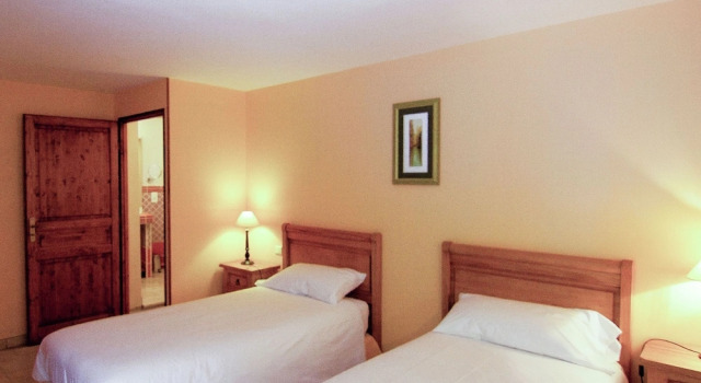 Luxury Apartment With Terrace, Sauna, Tennis, and Heated Pool, Book Lejlighed Lejligheder i Charente, Lejlighed
