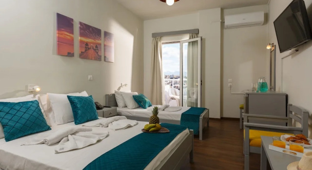 Трёхместный номер Standard с балконом Asterion Hotel