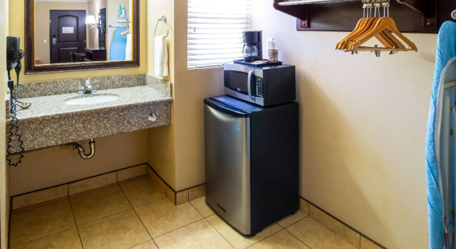 Двухместный люкс Econo Lodge Inn & Suites Fallbrook Downtown