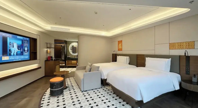 Семейный люкс The Bund Hotel
