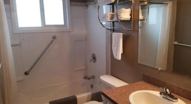 Коттедж с 3 комнатами Osoyoos Lakeview Inn & Suites