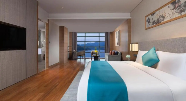 Номер Standard с видом на озеро Crowne Plaza Hangzhou Thousand Island Lake by IHG