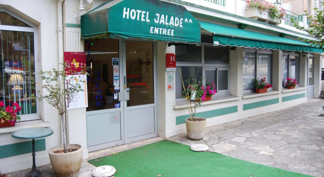 Citotel Jalade, Rezervovat Hotel Hotely v Millau s parkováním, poblíž Millau Train Station, Parkování