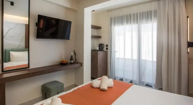 Aurora Living - Adults Only