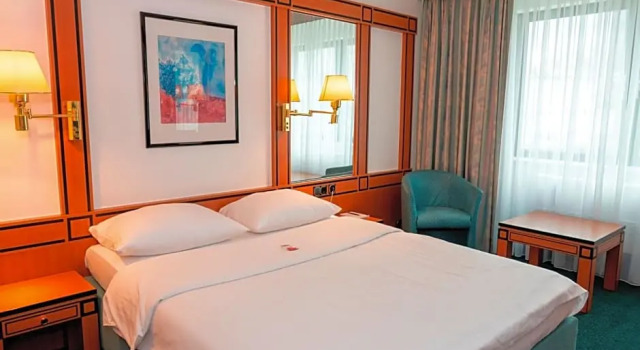 Полулюкс с красивым видом из окна Hotel Amadeus Frankfurt