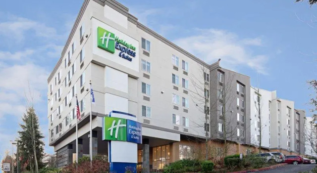 Run of House Holiday Inn Express Hotel & Suites SeaTac by IHG
