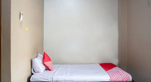 Номер Standard OYO 92588 Grand Lie Cost Syariah