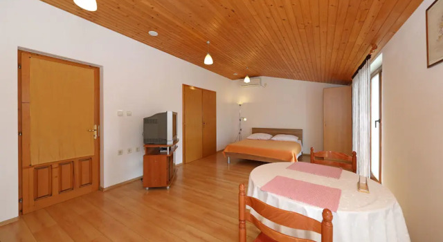 Apartment Barbin, Забронировать Апартаменты/квартира Отели Водице с парковкой, рядом с Частный Пляж Отеля «Кристина», Парковка