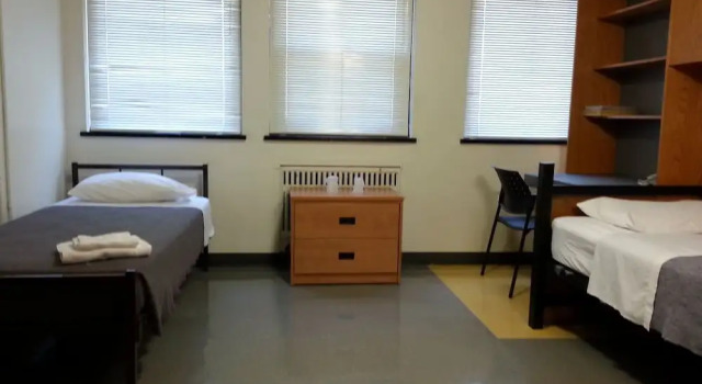 Кровать в общем номере Université de Moncton