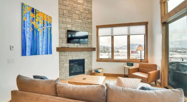 Winter Park Retreat: Balcony, Hot Tub & Fireplace!