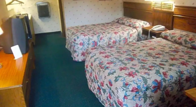 Четырёхместный номер Standard Dutch Treat Motel