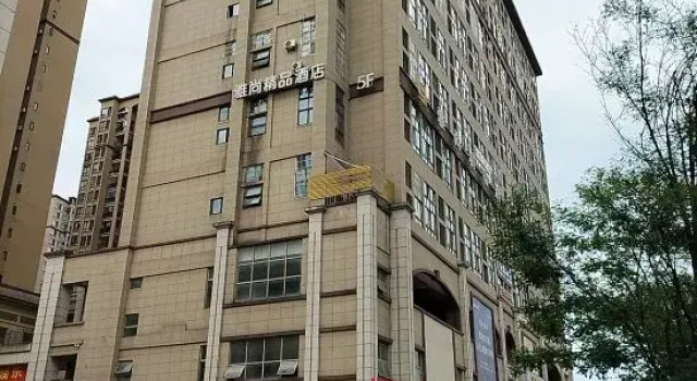 Chongqing Baiyi Baishun Light Luxury Homestay (Huayan Center Light Rail Station), Prenota Hotel Hotel a Chongqing Area con parcheggio, Parcheggio