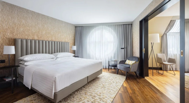 Номер Executive Basel Marriott Hotel