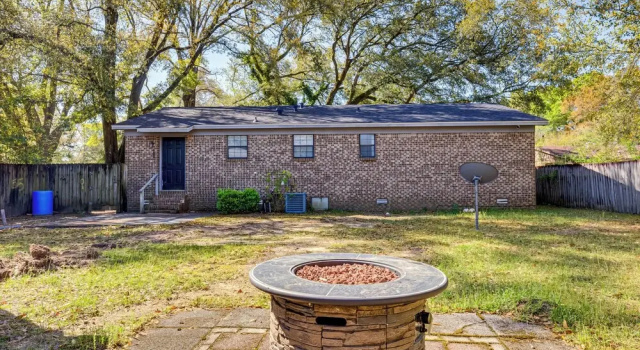 Коттедж Charming Satsuma Home ~ 14 Mi to Mobile!